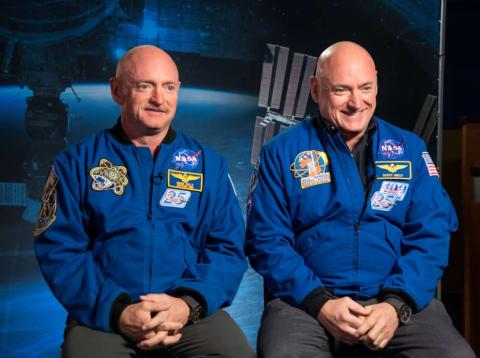 Scott y Mark Kelly: gemelos astronatutas. Scott y Mark Kelly: gemelos astronautas.