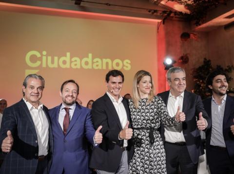 Marcos de Quinto junto a Albert Rivera y otros altos cargos de Ciudadanos. Marcos de Quinto junto a Albert Rivera y otros altos cargos de Ciudadanos.