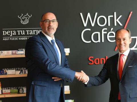 El presidente de Telefónica España, Emilio Gayo, y el consejero delegado de Santander España, Rami Aboukhair. El presidente de Telefónica España, Emilio Gayo, y el consejero delegado de Santander España, Rami Aboukhair.