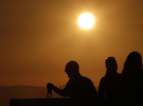 A heat wave is hitting American cities. A heat wave is hitting American cities.