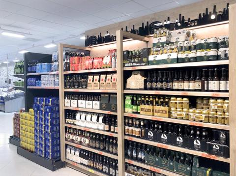 Un estante de cervezas de Mercadona. Un estante de cervezas de Mercadona.