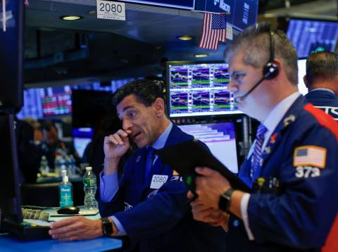 Traders en Wall Street operando Traders en Wall Street operando