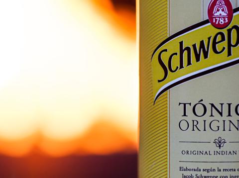 Botella de Schweppes Botella de Schweppes