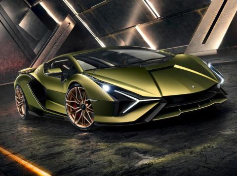 Lamborghini's Sián has an electric motor, making it the most powerful Lamborghini ever. El modelo Sián tiene una potencia combinada de 819 caballos, convirtiéndolo en el coche más potente que Lamborghini haya hecho.