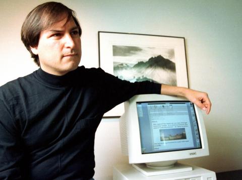 A vintage Macintosh floppy disk signed by Apple cofounder Steve Jobs and valued at $7,500 is up for auction A vintage Macintosh floppy disk signed by Apple cofounder Steve Jobs and valued at $7,500 is up for auction