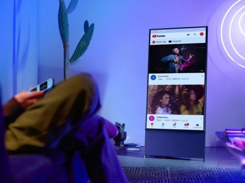 Samsung just revealed a new rotating TV that's like a giant smartphone for your living room Samsung just revealed a new rotating TV that's like a giant smartphone for your living room