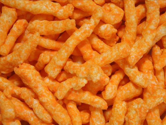 El primer producto de Cheetos lanzado fueron los 'Cheetos Crunchy', seguidos de los 'Cheetos Puffs'.