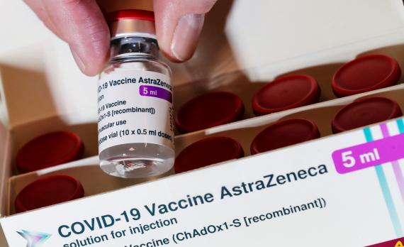 Vial de la vacuna de AstraZeneca y Oxford.