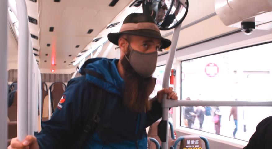 Hombre viaja por todo el mundo sin coger un avión